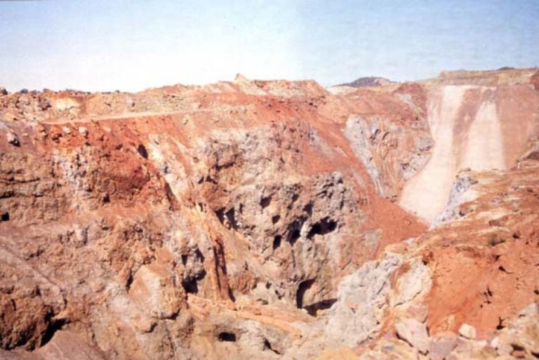 Gossan en Rio tinto con antiguas galerías romanas.