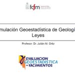 Representación gráfica de la distribución de la ley de un mineral y el concepto de suavizamiento en kriging.