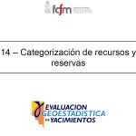 Comparación de la categorización de recursos utilizando kriging y simulación geoestadística, mostrando una mayor precisión y realismo en la simulación.