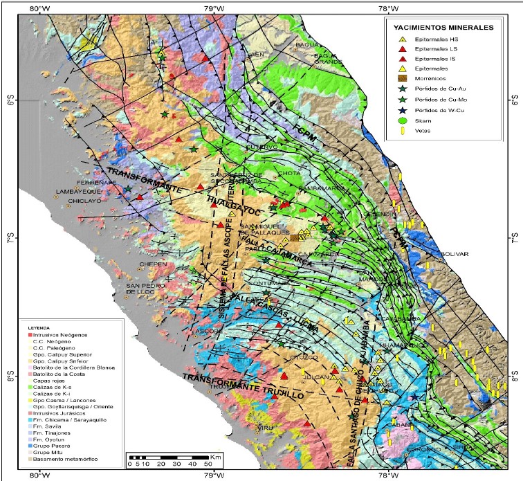 Mapa geológico del norte del Perú mostrando la ubicación de la Deflexión de Cajamarca y la distribución de los principales yacimientos minerales.