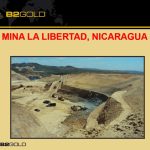 Sección transversal geológica de la Mina La Libertad, mostrando las vetas mineralizadas, las unidades litológicas y las estructuras geológicas.