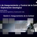 ontrol de calidad en la exploración minera: Geólogo analizando muestras