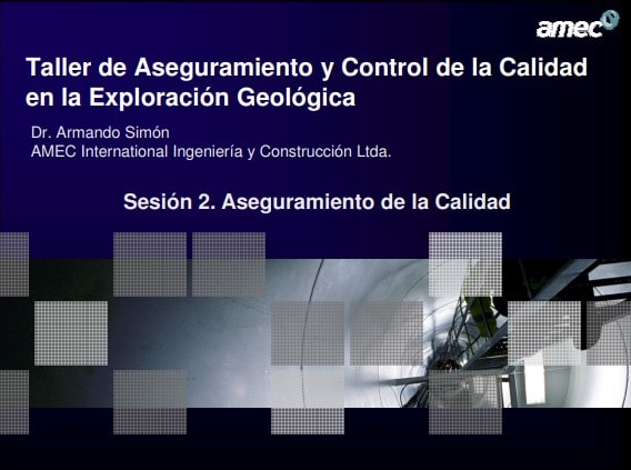 ontrol de calidad en la exploración minera: Geólogo analizando muestras