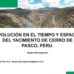 Fotografía de un minero indio con un saco de mineral en Cerro de Pasco en 1869.