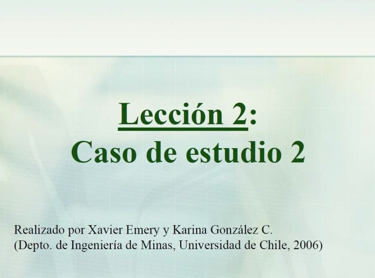 Sección EW 4500 del depósito Radomiro Tomic mostrando la distribución de unidades geológicas y la estimación de ley de cobre mediante simulación plurigaussiana.