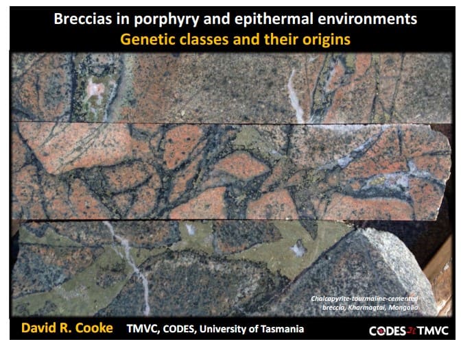 Muestra de brecha hidrotermal mostrando clastos angulares cementados por minerales.