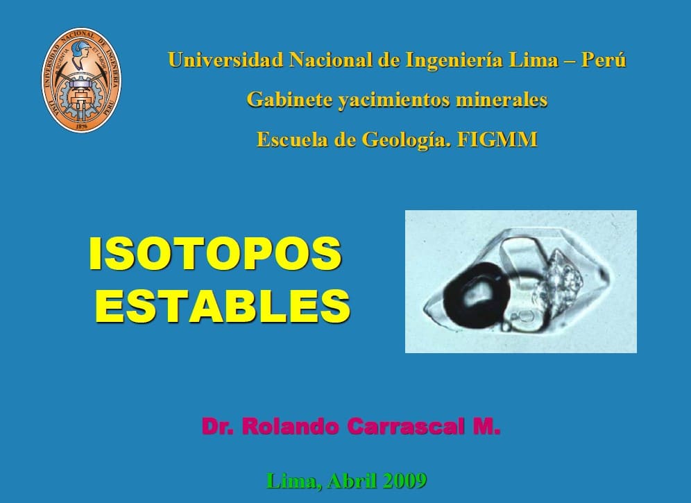 Espectrómetro de masas analizando la relación de isótopos estables en una muestra geológica.